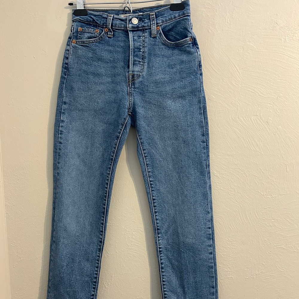 Levi’s wedgie straight leg jeans